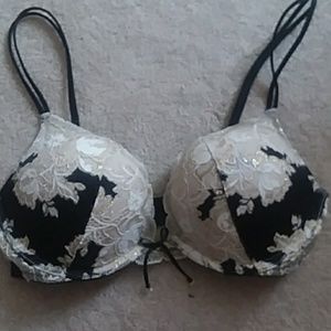 BEAUTIFUL BAR FROM VICTORIA SECRET